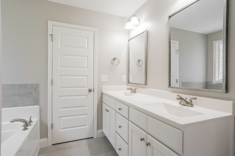 1,955/Mo, 100 Alcock Ln Youngsville, NC 27596 Main Bathroom View 2