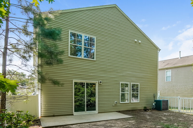2,260/Mo, 51 Valleyfield Dr Clayton, NC 27527 Rear View