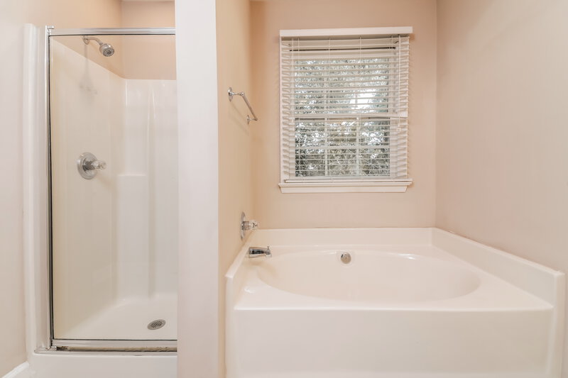 2,145/Mo, 7701 Harps Mill Woods Run Raleigh, NC 27615 Main Bathroom View 2
