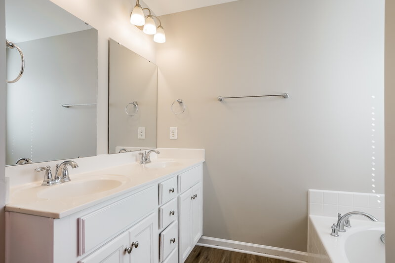 1,965/Mo, 242 Outwater Ridge Dr Garner, NC 27529 Main Bathroom View