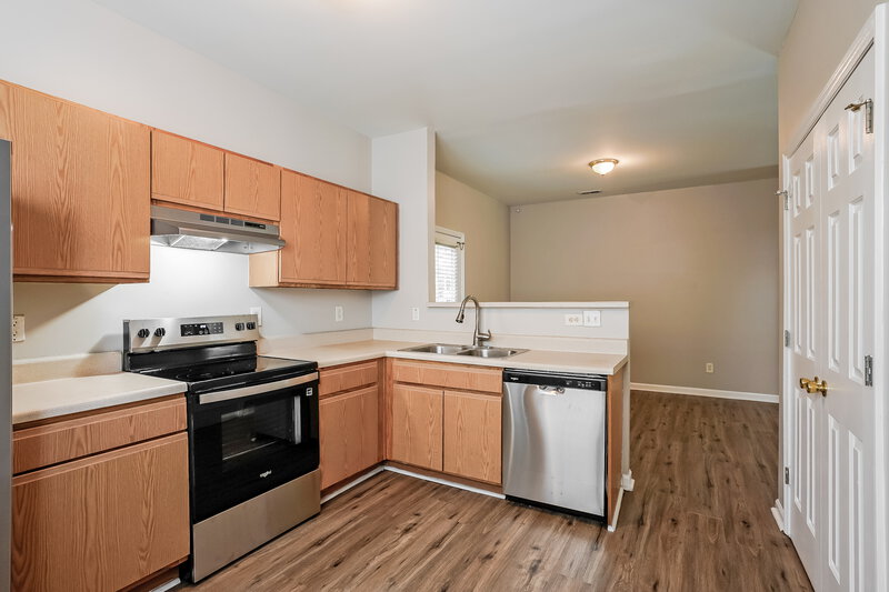 1,595/Mo, 3879 Pin Oak Rd Raleigh, NC 27604 Kitchen View 2