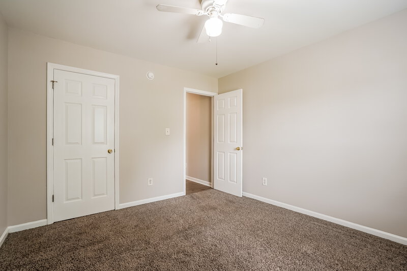 1,595/Mo, 3879 Pin Oak Rd Raleigh, NC 27604 Main Bedroom View 2