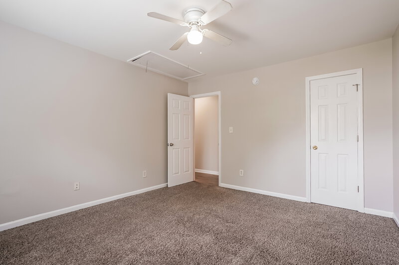 1,595/Mo, 3879 Pin Oak Rd Raleigh, NC 27604 Main Bedroom View 3