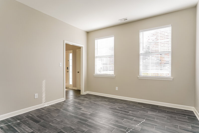 2,295/Mo, 2213 Flowing Dr Raleigh, NC 27610 Office View