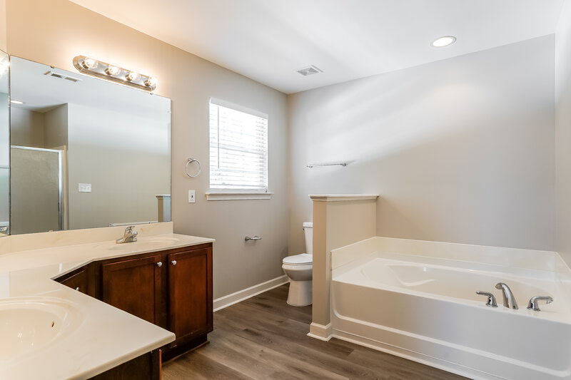 2,295/Mo, 2213 Flowing Dr Raleigh, NC 27610 Main Bathroom View