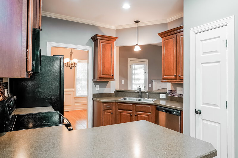 2,040/Mo, 29 Westcote Ln Clayton, NC 27527 Kitchen View