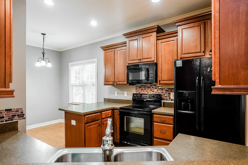 2,040/Mo, 29 Westcote Ln Clayton, NC 27527 Kitchen View 2