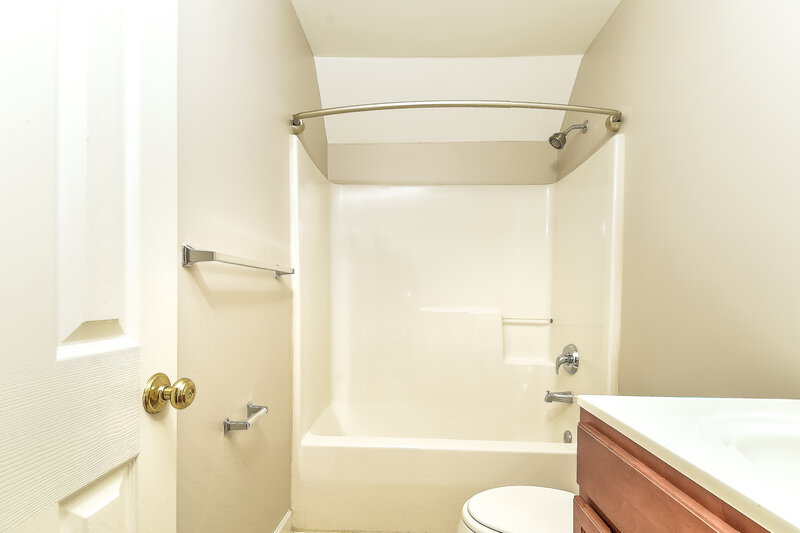 2,170/Mo, 84 Trillium Way Clayton, NC 27527 Bathroom View