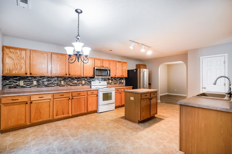 1,850/Mo, 205 Brookhaven Dr Clayton, NC 27527 Kitchen View