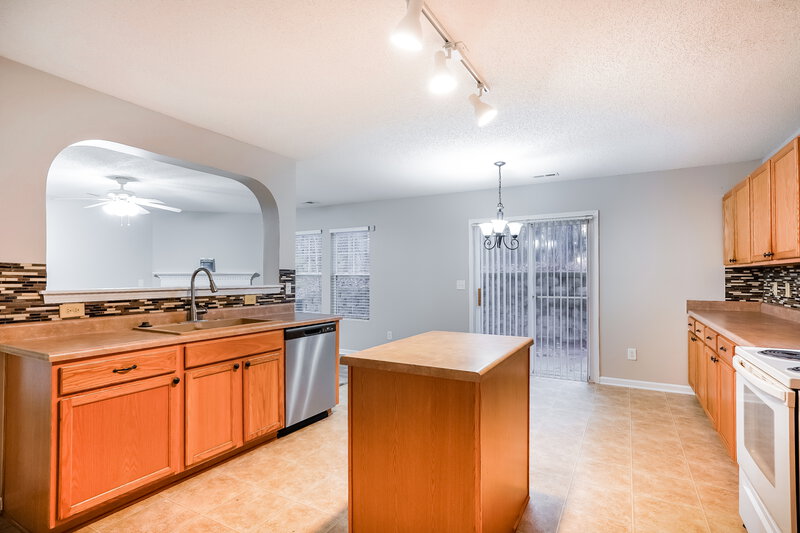 1,850/Mo, 205 Brookhaven Dr Clayton, NC 27527 Kitchen View 2