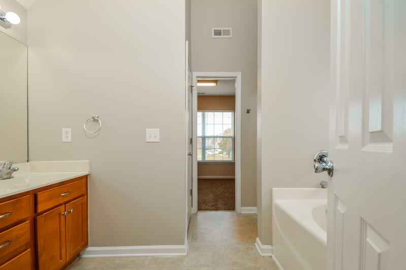 2,690/Mo, 501 Pyracantha Dr Holly Springs, NC 27540 Main Bathroom View