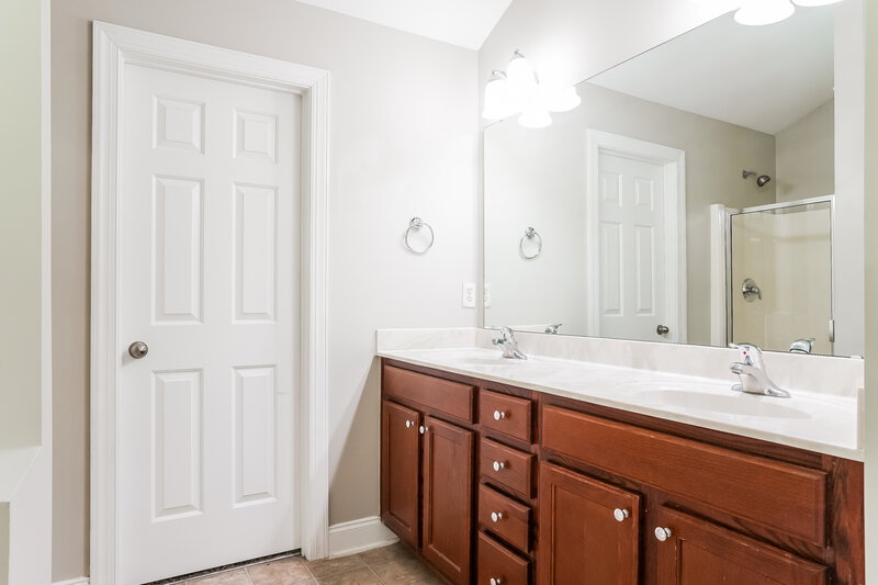 2,115/Mo, 329 Braxman Ln Holly Springs, NC 27540 Main Bathroom View