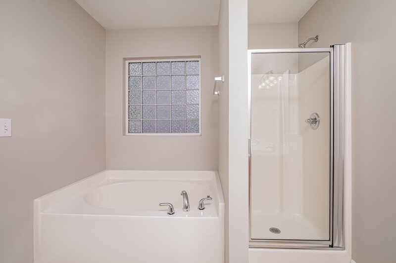 2,340/Mo, 217 Switchback St Knightdale, NC 27545 Main Bathroom View 2