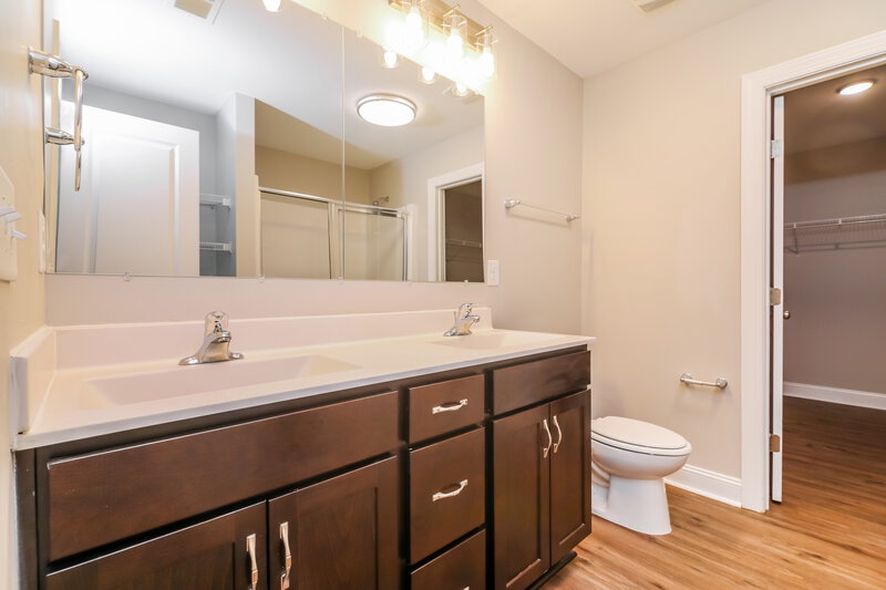 1,870/Mo, 80 Leaf Spring Way Youngsville, NC 27596 Main Bathroom View