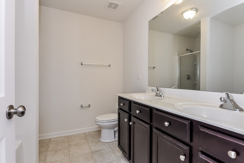 2,020/Mo, 5011 Gailardia Dr Zebulon, NC 27597 Bathroom View