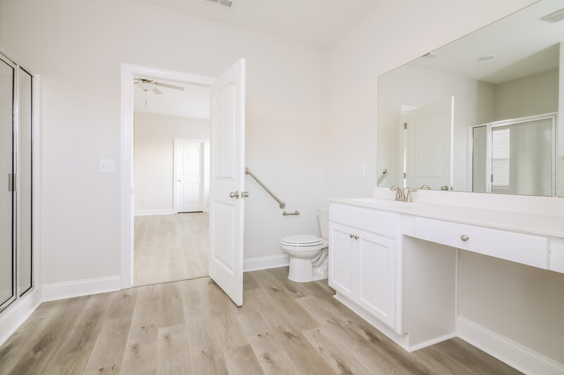 1,950/Mo, 270 Legacy Dr Youngsville, NC 27596 Main Bathroom View