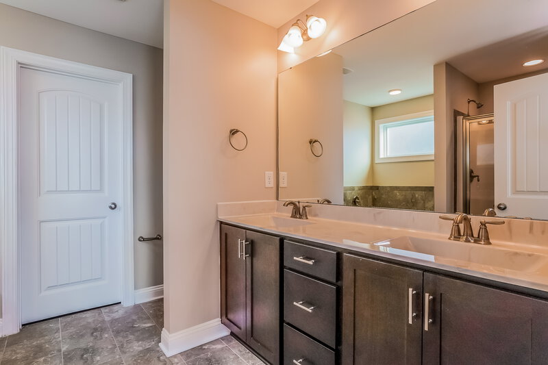 2,250/Mo, 503 Holden Forest Dr Youngsville, NC 27596 Main Bathroom View