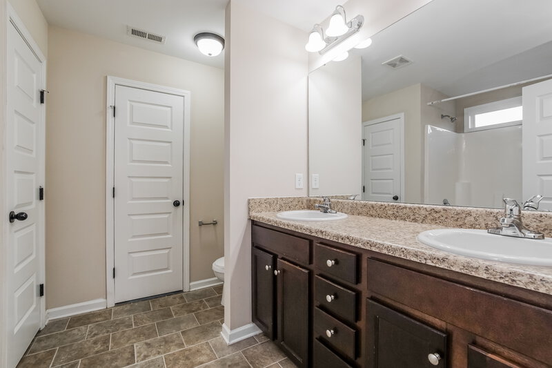 3,060/Mo, 536 McCarthy Dr Clayton, NC 27527 Main Bathroom View