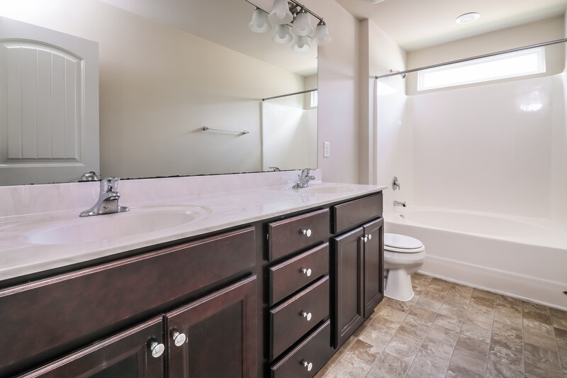 1,865/Mo, 280 Lakemont Dr Clayton, NC 27520 Main Bathroom View
