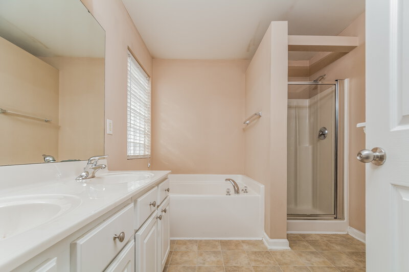 2,960/Mo, 817 Laurens Way Knightdale, NC 27545 Main Bathroom View