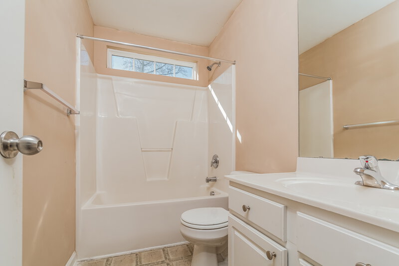 2,960/Mo, 817 Laurens Way Knightdale, NC 27545 Bathroom View