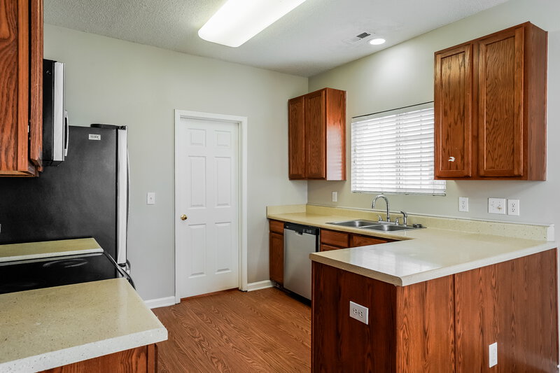 1,810/Mo, 4449 Snowcrest Ln Raleigh, NC 27616 Kitchen View