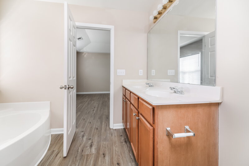2,830/Mo, 5213 Meryton Park Way Raleigh, NC 27616 Main Bathroom View 2