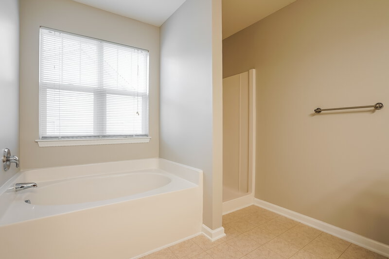 1,910/Mo, 360 Stobhill Ln Holly Springs, NC 27540 Main Bathroom View 2