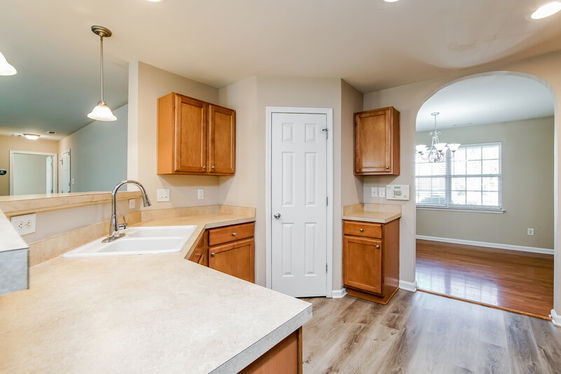 2,275/Mo, 1958 Sterling Hill Dr Fuquay Varina, NC 27526 Kitchen View