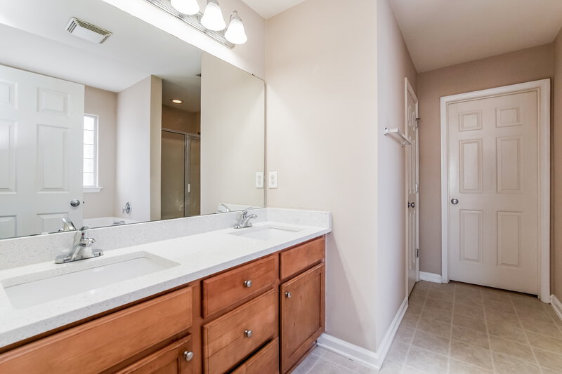 2,275/Mo, 1958 Sterling Hill Dr Fuquay Varina, NC 27526 Main Bathroom View