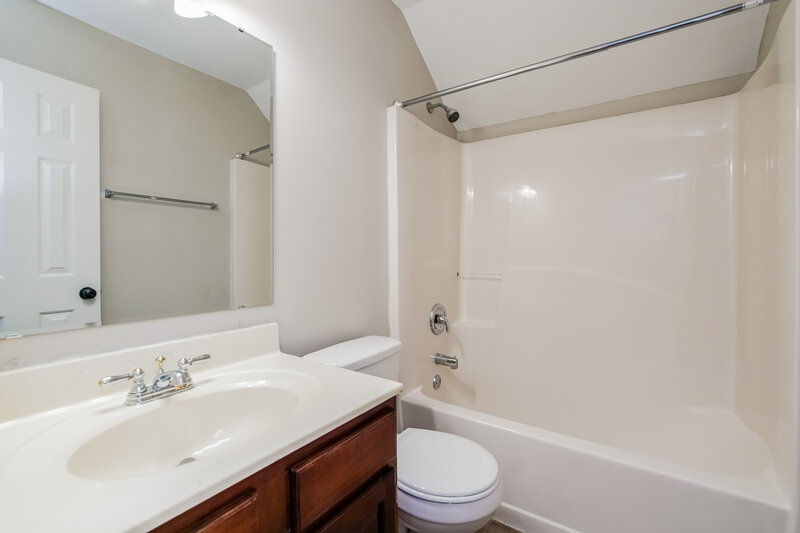 2,230/Mo, 3453 Scotch Dr Raleigh, NC 27616 Bathroom View