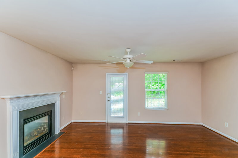 1,755/Mo, 215 N Fuquay Springs Ave Fuquay Varina, NC 27526 Living Room View