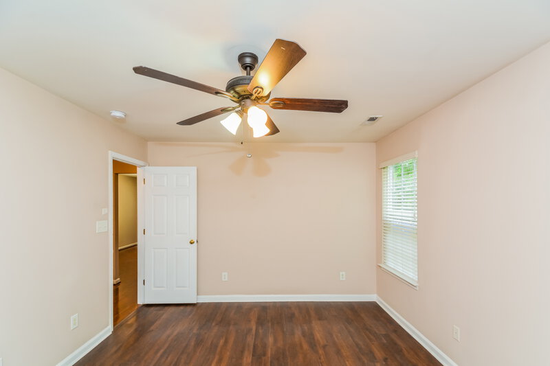 1,755/Mo, 215 N Fuquay Springs Ave Fuquay Varina, NC 27526 Main Bedroom View