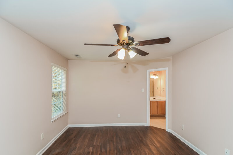 1,755/Mo, 215 N Fuquay Springs Ave Fuquay Varina, NC 27526 Main Bedroom View 2