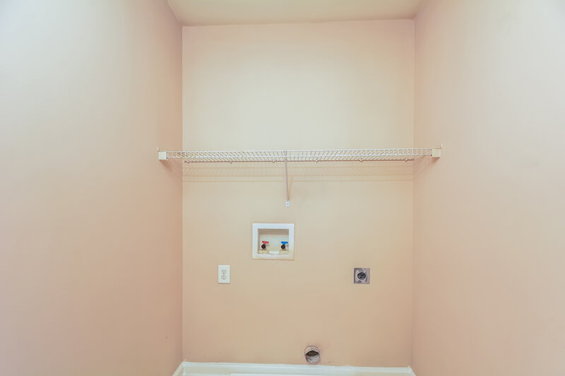 1,755/Mo, 215 N Fuquay Springs Ave Fuquay Varina, NC 27526 Walk In Closet View