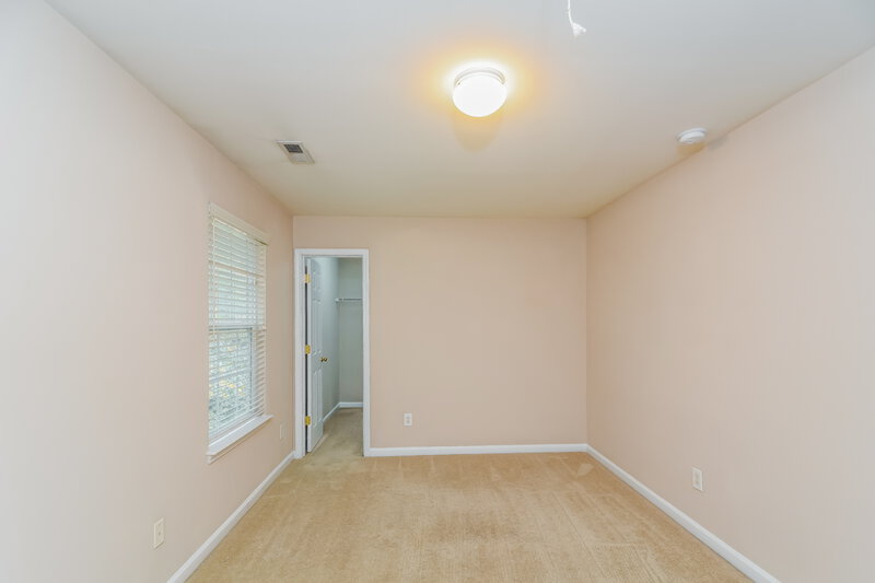 1,755/Mo, 215 N Fuquay Springs Ave Fuquay Varina, NC 27526 Bedroom View 3