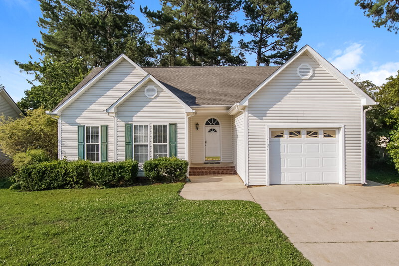 1,895/Mo, 7137 Spanglers Spring Way Raleigh, NC 27610 External View