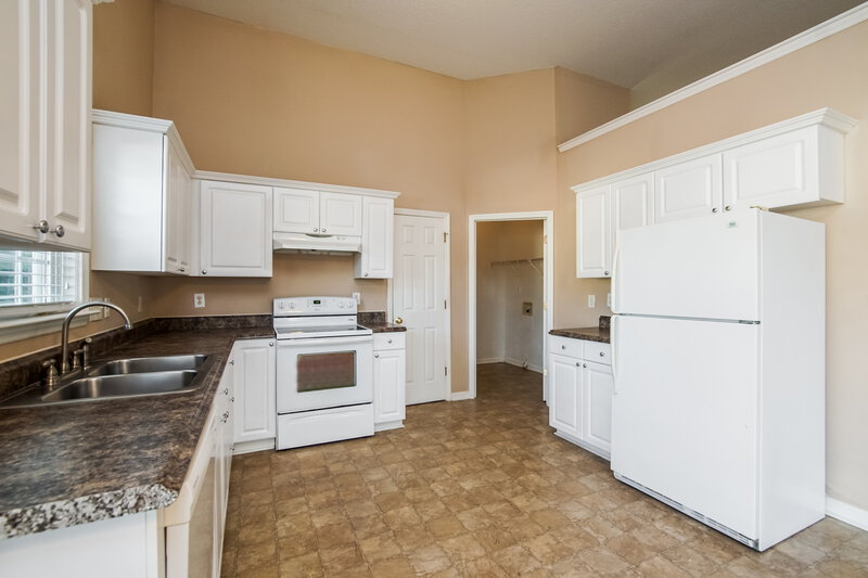 1,895/Mo, 7137 Spanglers Spring Way Raleigh, NC 27610 Kitchen View 3