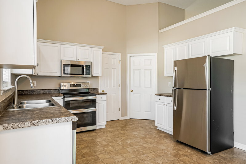 1,835/Mo, 7137 Spanglers Spring Way Raleigh, NC 27610 Kitchen View 2