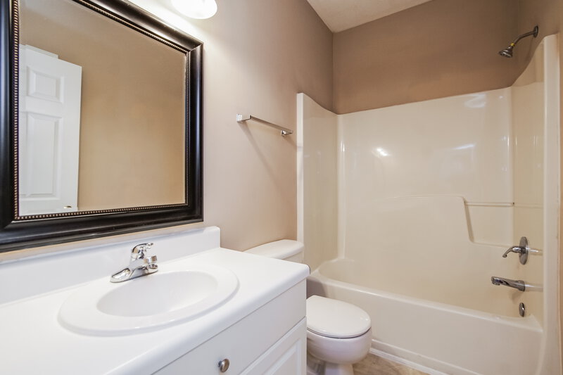 1,895/Mo, 7137 Spanglers Spring Way Raleigh, NC 27610 Bathroom View