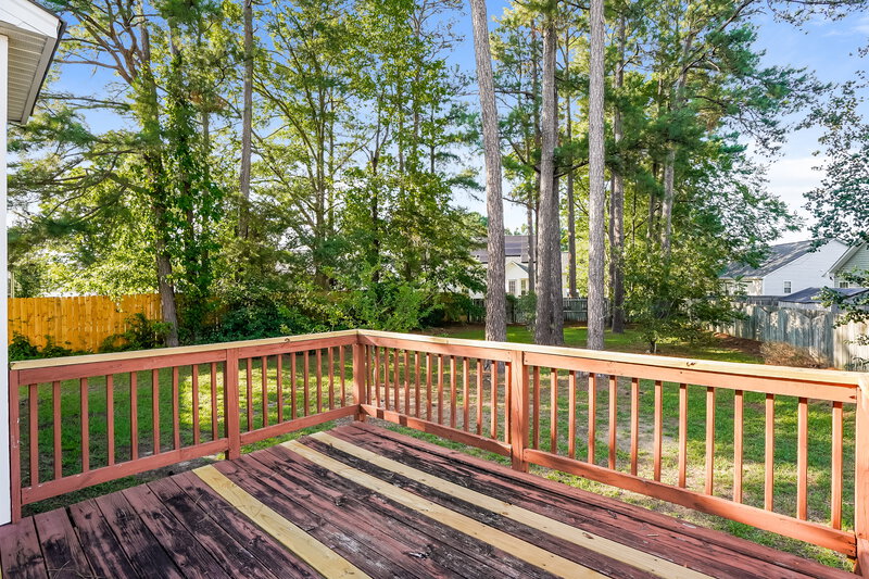 1,835/Mo, 7137 Spanglers Spring Way Raleigh, NC 27610 Deck View