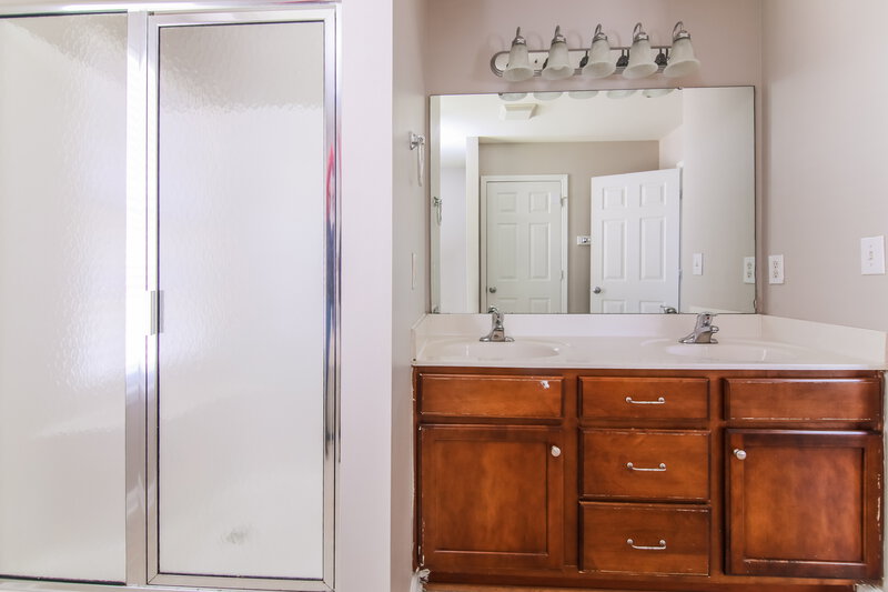 1,810/Mo, 709 Champion St Clayton, NC 27520 Main Bathroom View 2