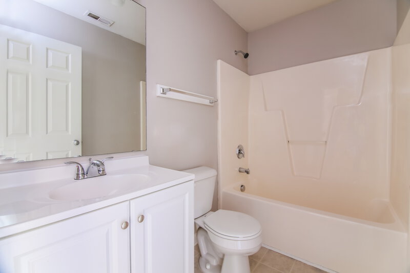 1,810/Mo, 709 Champion St Clayton, NC 27520 Bathroom View
