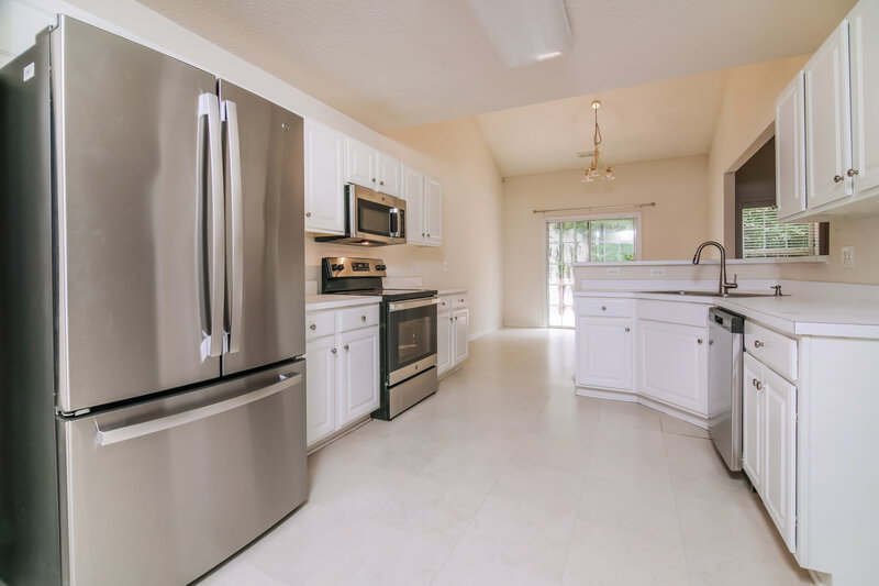 2,060/Mo, 3808 Toyon Dr Raleigh, NC 27616 Kitchen View