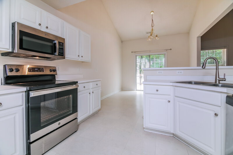 2,060/Mo, 3808 Toyon Dr Raleigh, NC 27616 Kitchen View 2