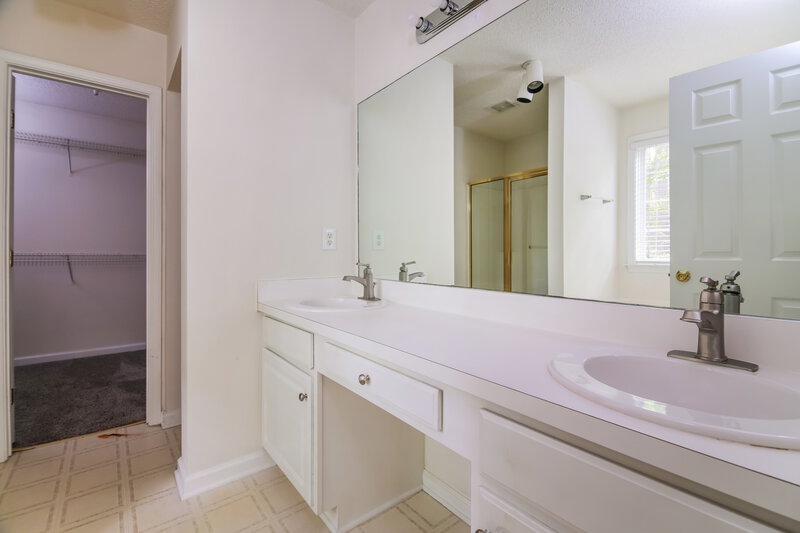2,060/Mo, 3808 Toyon Dr Raleigh, NC 27616 Main Bathroom View