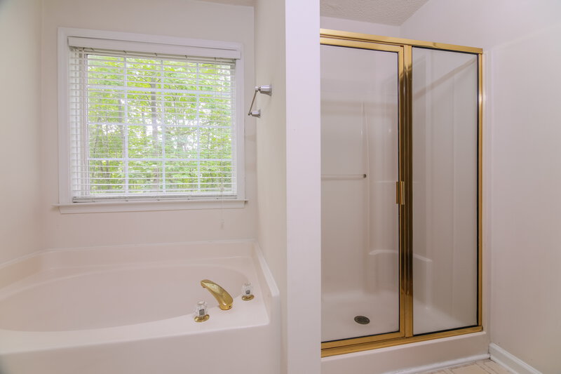 2,060/Mo, 3808 Toyon Dr Raleigh, NC 27616 Main Bathroom View 2