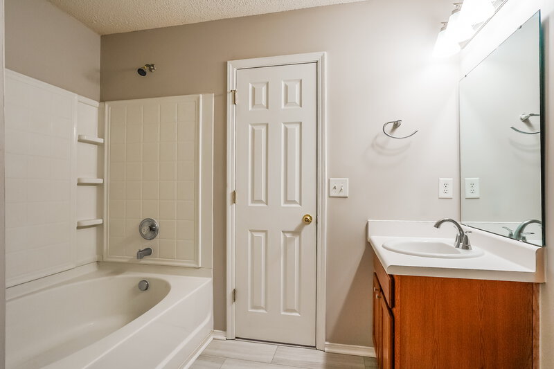 1,840/Mo, 3012 Van Dorn Rd Knightdale, NC 27545 Main Bathroom View