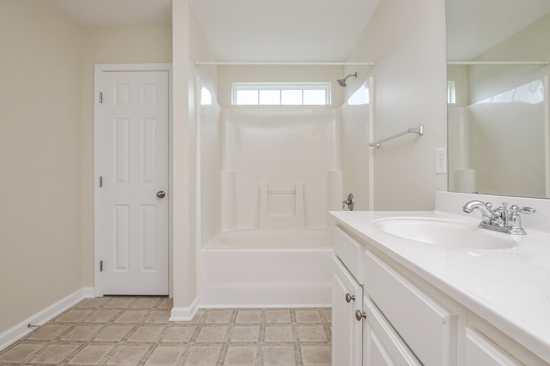0/Mo, 617 Twain Town Dr Knightdale, NC 27545 Master Bathroom View