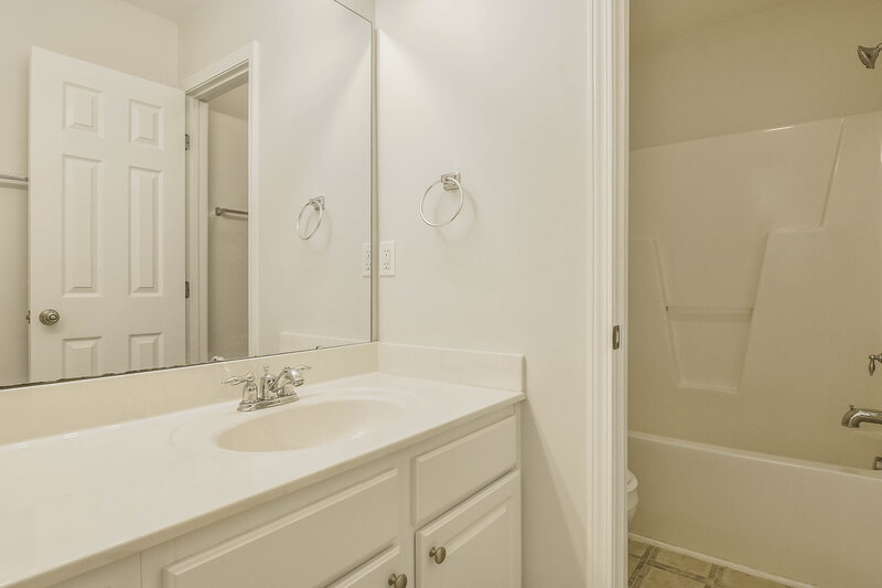 0/Mo, 617 Twain Town Dr Knightdale, NC 27545 Bathroom View